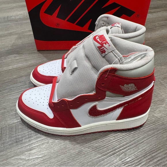 Nike Air Jordan 1 Retro Hi OG Red White Leather Lace Up Sneakers - Picture 1 of 12